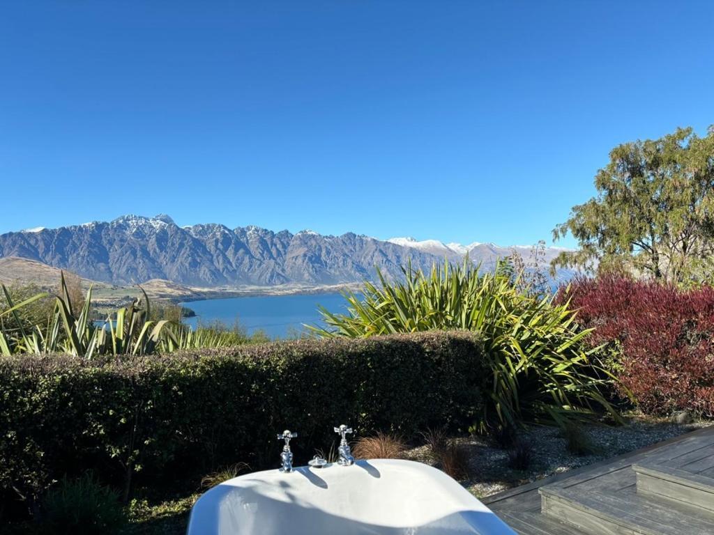 Bespoke Stay & Lake Views! Queenstown Exterior foto